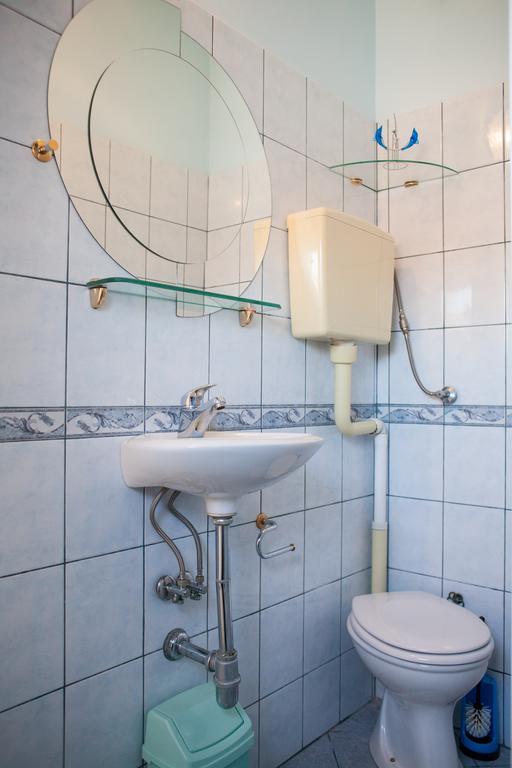 שיבניק Apartments Nanut מראה חיצוני תמונה