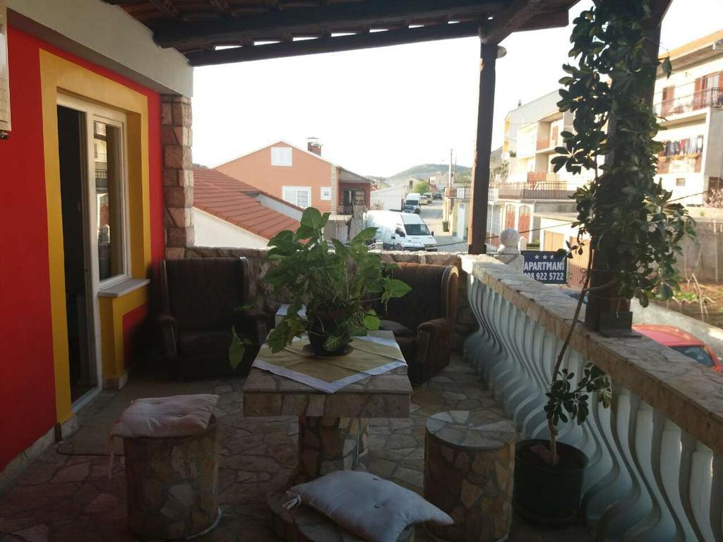 שיבניק Apartments Nanut מראה חיצוני תמונה