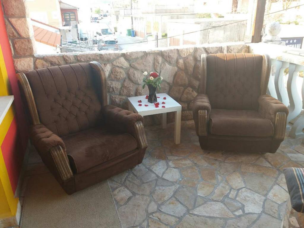 שיבניק Apartments Nanut מראה חיצוני תמונה
