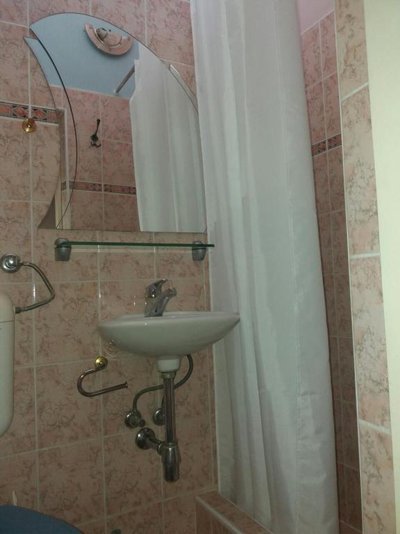 שיבניק Apartments Nanut מראה חיצוני תמונה