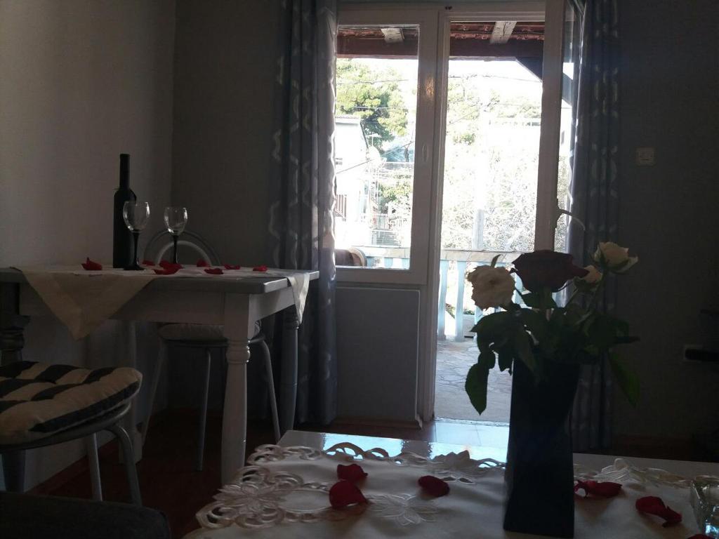 שיבניק Apartments Nanut מראה חיצוני תמונה